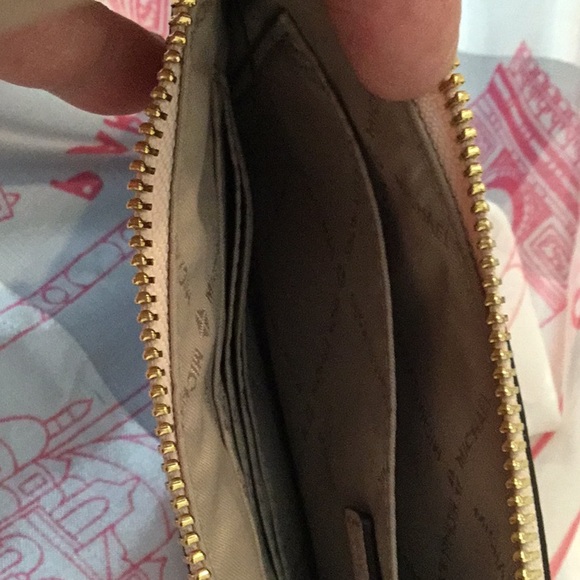 NWT Michael Kors Jet Set EFFIE TOWERS Nouveau Novelty Leather Large Wrislet - Picture 11 of 16